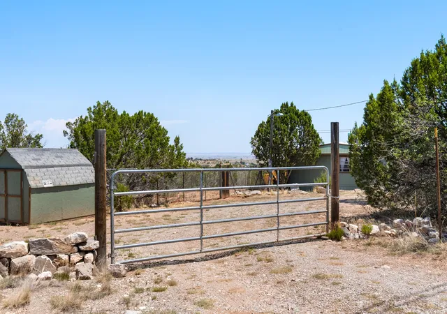 Photo 2 of Manufactured home for sale at 197 Skyline Dr, Edgewood, NM 87015 | MLS# 1108771 | Listing updated on 2026-09-01