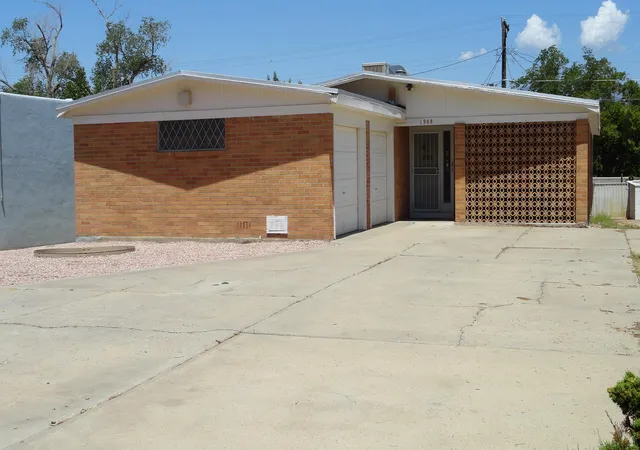 Photo 2 of Single family home for sale at 1908 Ridgecrest Dr Se, Albuquerque, NM 87108 | MLS# 1108809 | Listing updated on 2026-08-15