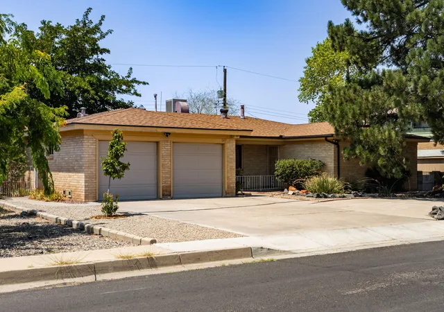 Photo 2 of Sale Pending at 507 Alvarado Dr Ne, Albuquerque, NM 87108 | MLS# 1108821 | Listing updated on 2026-08-22