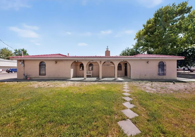 Photo 2 of Single family home for sale at 201 Sichler Rd Sw, Los Lunas, NM 87031 | MLS# 1108877 | Listing updated on 2026-08-12