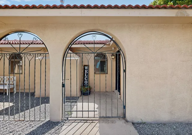 Photo 4 of Single family home for sale at 201 Sichler Rd SW, Los Lunas, NM 87031 | MLS# 1108877 | Listing updated on 2026-09-30