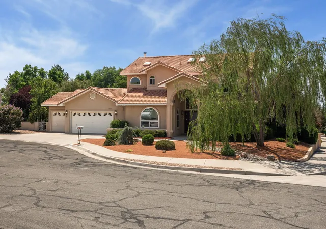 Photo 2 of Sale Pending at 8900 Corona Ave Ne, Albuquerque, NM 87122 | MLS# 1108882 | Listing updated on 2026-08-17