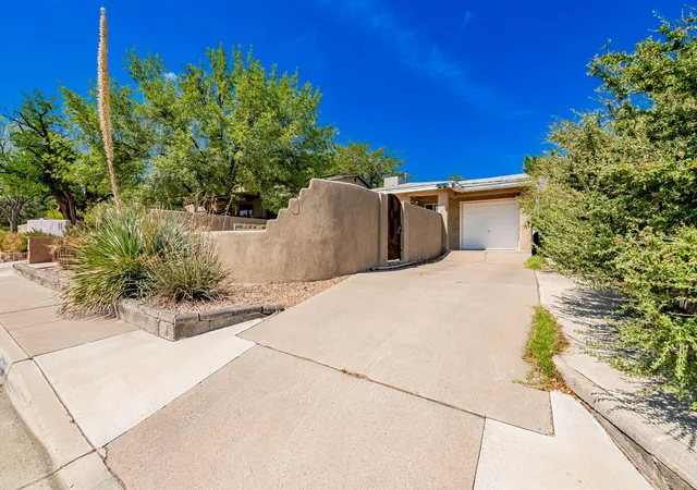 Photo 2 of Single family home for sale at 515 Graceland Dr Se, Albuquerque, NM 87108 | MLS# 1108968 | Listing updated on 2026-08-24