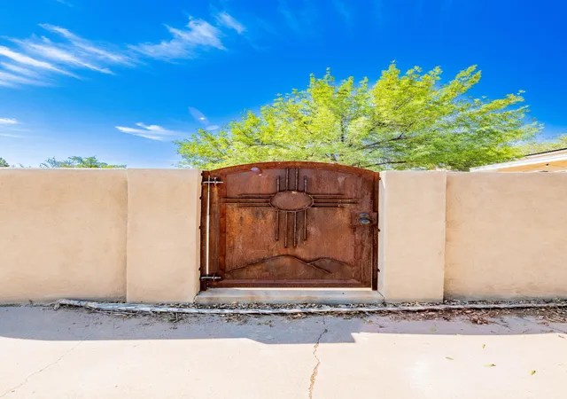 Photo 3 of Single family home for sale at 515 Graceland Dr Se, Albuquerque, NM 87108 | MLS# 1108968 | Listing updated on 2026-08-24