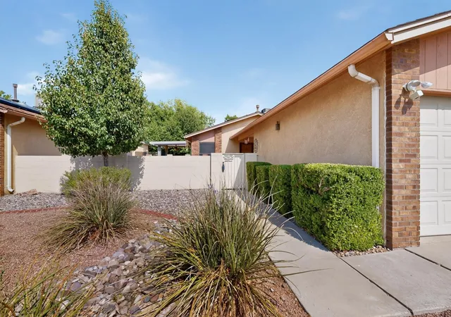 Photo 3 of Single family home for sale at 316 Palmer Park Dr Ne, Albuquerque, NM 87123 | MLS# 1109032 | Listing updated on 2026-08-19
