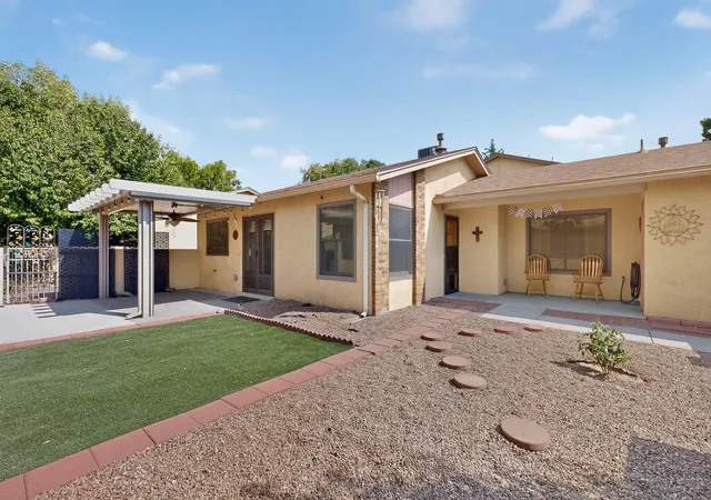Photo 3 of Single family home for sale at 316 Palmer Park Dr NE, Albuquerque, NM 87123 | MLS# 1109032 | Listing updated on 2026-08-19