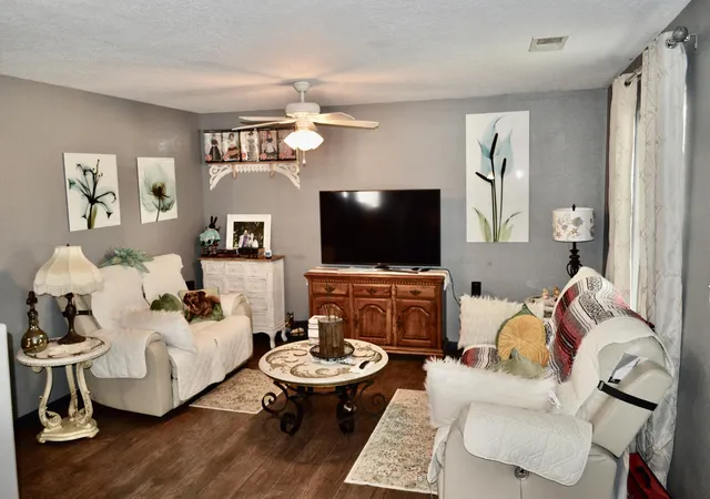 Photo 4 of Sale Pending at 6 Habitat Way, Los Lunas, NM 87031 | MLS# 1109029 | Listing updated on 2026-08-16