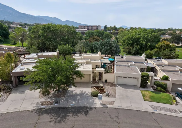 Photo 2 of Sale Pending at 10330 Camino Del Oso Ne, Albuquerque, NM 87111 | MLS# 1109046 | Listing updated on 2026-08-18