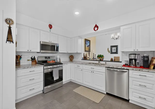 Photo 3 of Sale Pending at 10330 Camino Del Oso Ne, Albuquerque, NM 87111 | MLS# 1109046 | Listing updated on 2026-08-18