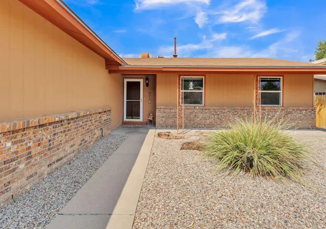 Photo 3 of Sale Pending at 2445 Algodones St Ne, Albuquerque, NM 87112 | MLS# 1109048 | Listing updated on 2026-08-15