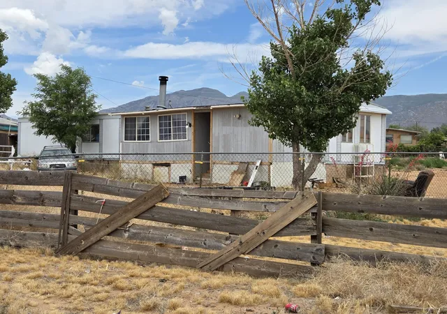 Manufactured home for sale at 5 Meadowlake Ln, Los Lunas, NM 87031 | MLS# 1109071