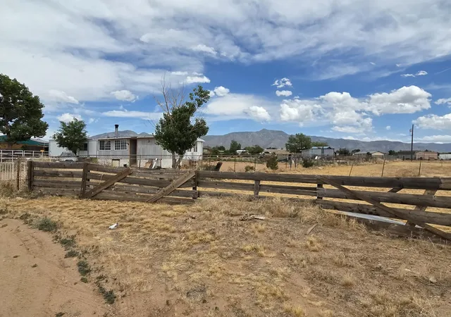 Photo 2 of Manufactured home for sale at 5 Meadowlake Ln, Los Lunas, NM 87031 | MLS# 1109071 | Listing updated on 2026-08-13