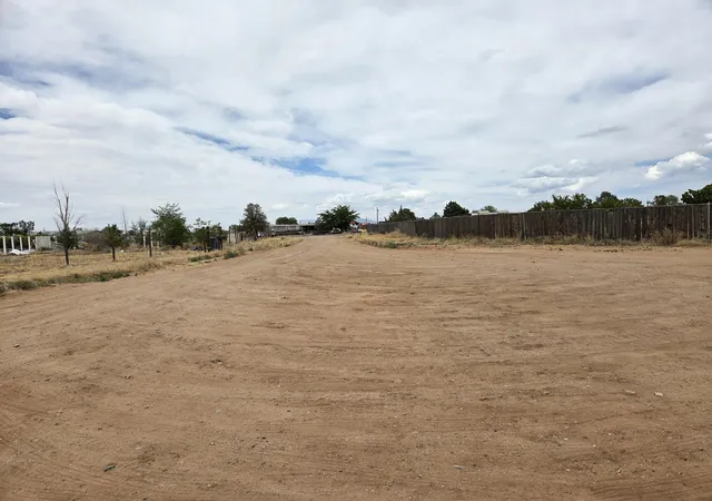 Photo 3 of Manufactured home for sale at 5 Meadowlake Ln, Los Lunas, NM 87031 | MLS# 1109071 | Listing updated on 2026-08-13