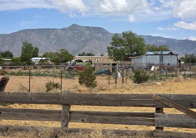 Photo 3 of Manufactured home for sale at 5 Meadowlake Ln, Los Lunas, NM 87031 | MLS# 1109071 | Listing updated on 2026-08-13