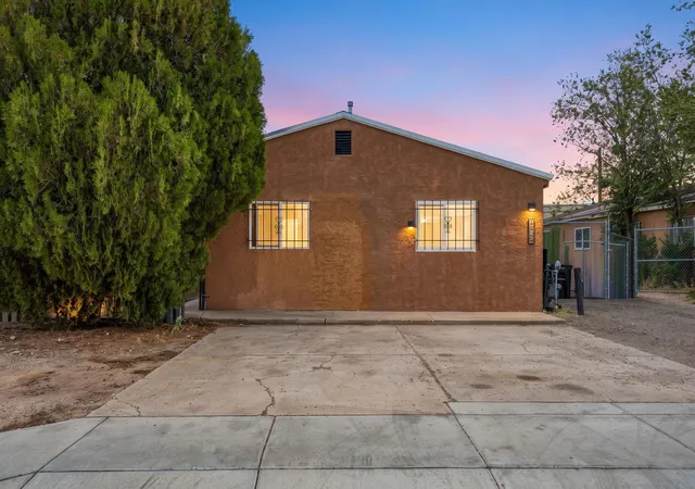 Photo 1 of Multi family home for sale at 425 Grove St Se, Albuquerque, NM 87108 | MLS# 1109078 | Listing updated on 2026-08-13