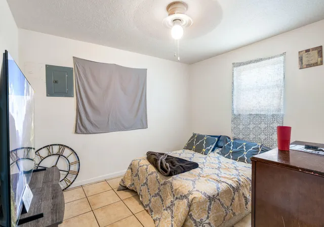 Photo 3 of Multi family home for sale at 425 Grove St Se, Albuquerque, NM 87108 | MLS# 1109078 | Listing updated on 2026-08-13