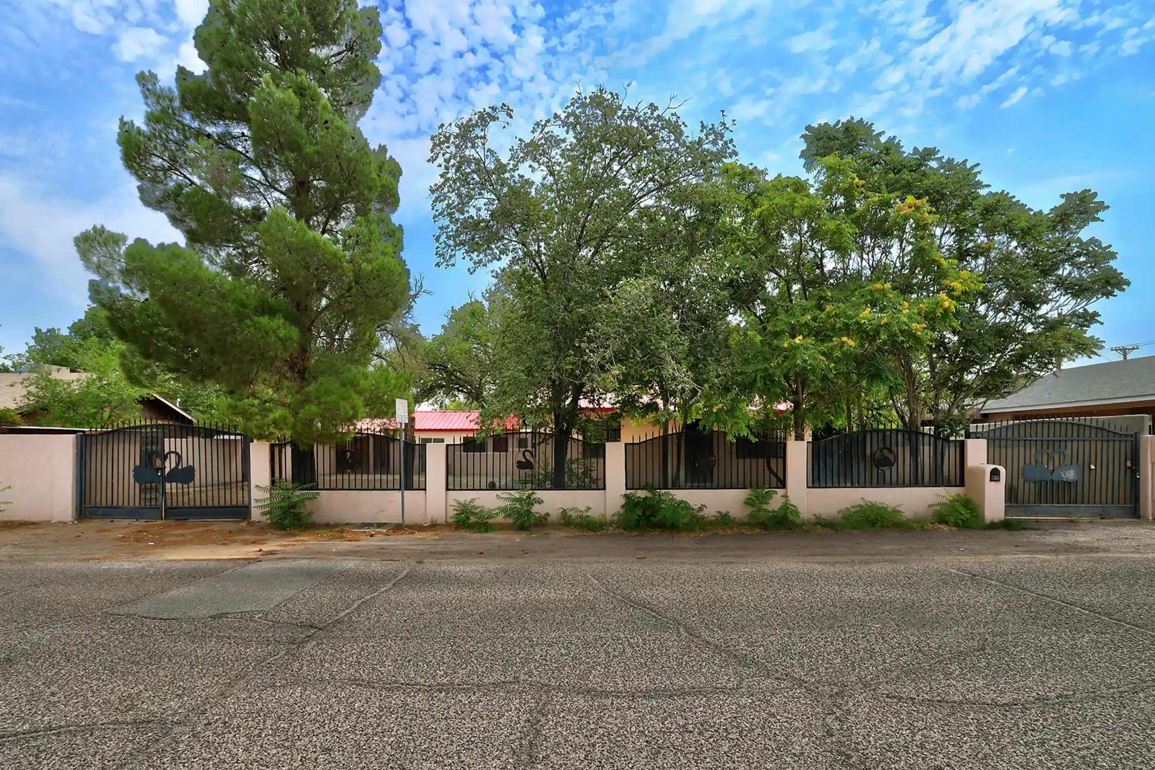 Photo 1 of Sale Pending at 2560 Mervosh Ave Sw, Albuquerque, NM 87105 | MLS# 1109084 | Listing updated on 2026-10-24