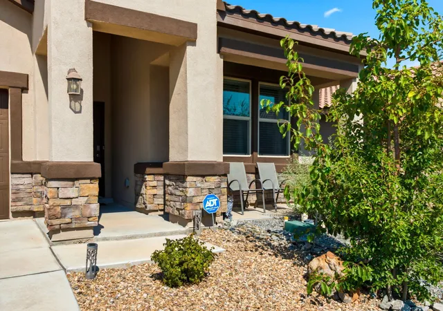Photo 3 of Sale Pending at 2015 Duke City St Se, Albuquerque, NM 87123 | MLS# 1109107 | Listing updated on 2026-08-27