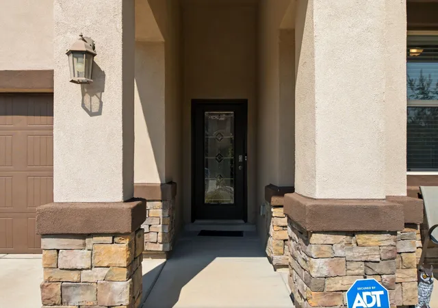 Photo 3 of Sale Pending at 2015 Duke City St SE, Albuquerque, NM 87123 | MLS# 1109107 | Listing updated on 2026-08-27