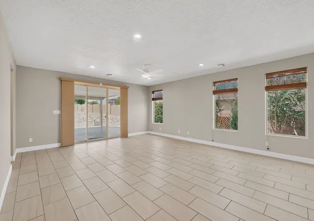 Photo 4 of Sale Pending at 3307 Icarian Ct NE, Rio Rancho, NM 87144 | MLS# 1109114 | Listing updated on 2026-09-01