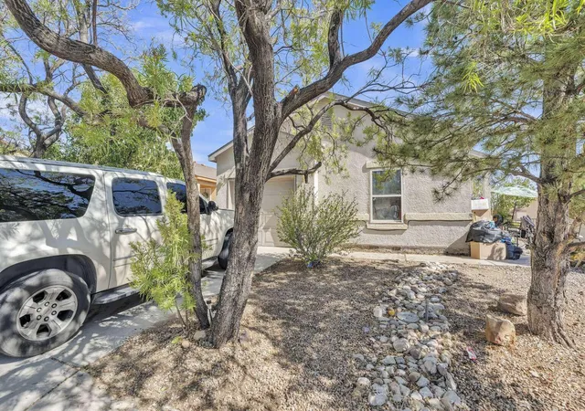 Photo 2 of Sale Pending at 10811 Beaker Rd Sw, Albuquerque, NM 87121 | MLS# 1109180 | Listing updated on 2026-08-21