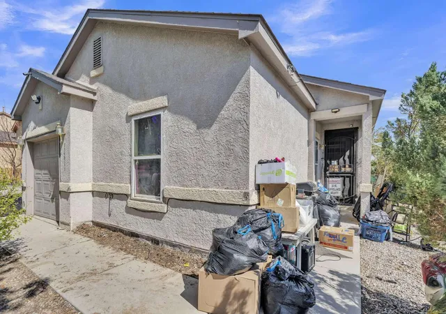 Photo 3 of Sale Pending at 10811 Beaker Rd Sw, Albuquerque, NM 87121 | MLS# 1109180 | Listing updated on 2026-08-21