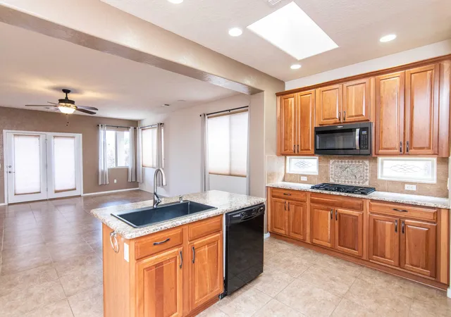 Photo 4 of Single family home for sale at 948 Evening Primrose Ln, Bernalillo, NM 87004 | MLS# 1109217 | Listing updated on 2026-08-17