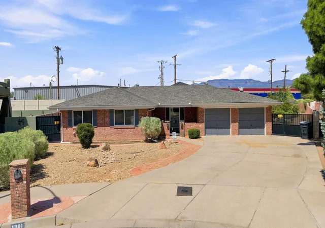 Photo 2 of Sale Pending at 1301 Ridgecrest Loop Se, Albuquerque, NM 87108 | MLS# 1109199 | Listing updated on 2026-08-24