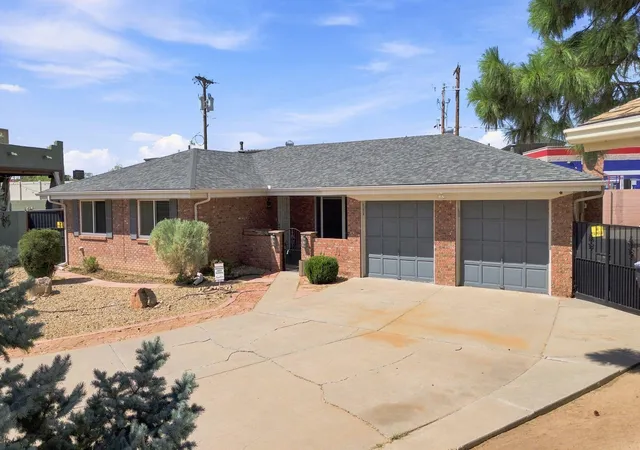 Photo 3 of Sale Pending at 1301 Ridgecrest Loop Se, Albuquerque, NM 87108 | MLS# 1109199 | Listing updated on 2026-08-24