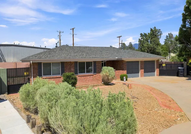 Photo 3 of Sale Pending at 1301 Ridgecrest Loop SE, Albuquerque, NM 87108 | MLS# 1109199 | Listing updated on 2026-08-24