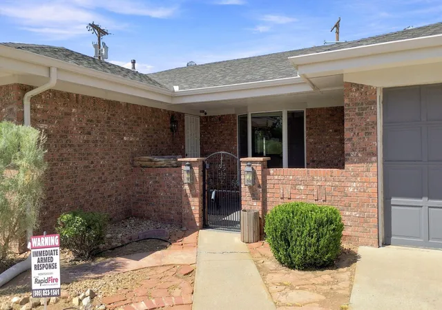 Photo 4 of Sale Pending at 1301 Ridgecrest Loop SE, Albuquerque, NM 87108 | MLS# 1109199 | Listing updated on 2026-08-24