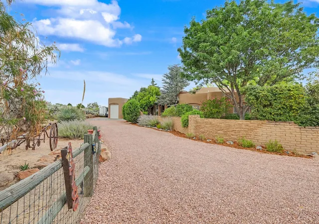 Photo 2 of Single family home for sale at 178 Loma Del Oro, Corrales, NM 87048 | MLS# 1109244 | Listing updated on 2026-08-30