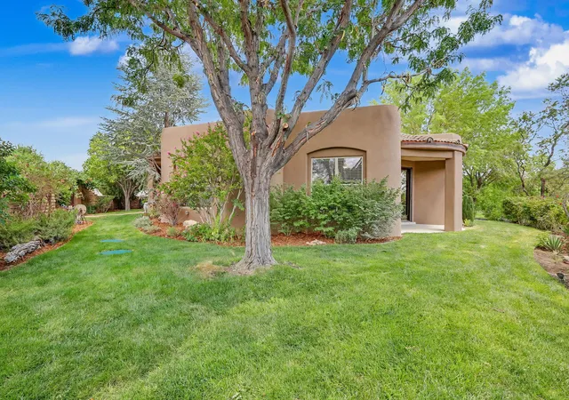 Photo 4 of Single family home for sale at 178 Loma Del Oro, Corrales, NM 87048 | MLS# 1109244 | Listing updated on 2026-10-07