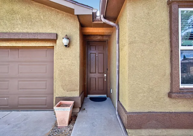 Photo 3 of Single family home for sale at 160 Zuni River Cir SW, Los Lunas, NM 87031 | MLS# 1109247 | Listing updated on 2026-08-25