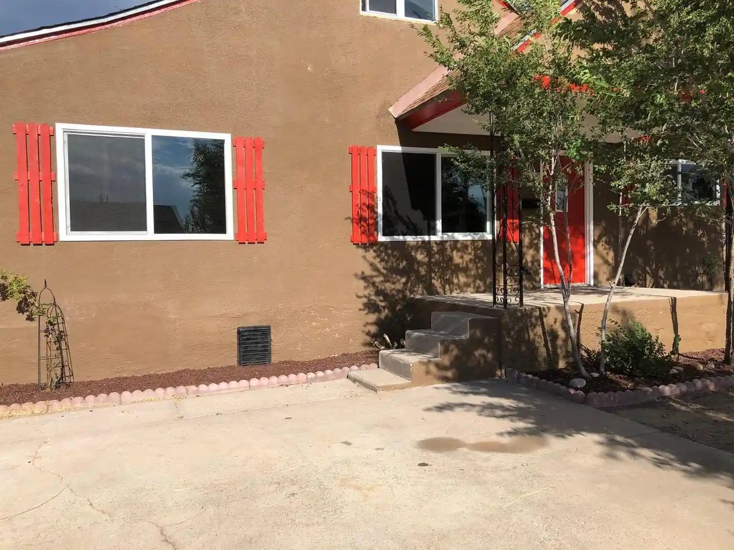 Photo 1 of Sale Pending at 412 Grove St Ne, Albuquerque, NM 87108 | MLS# 1109268 | Listing updated on 2026-10-21