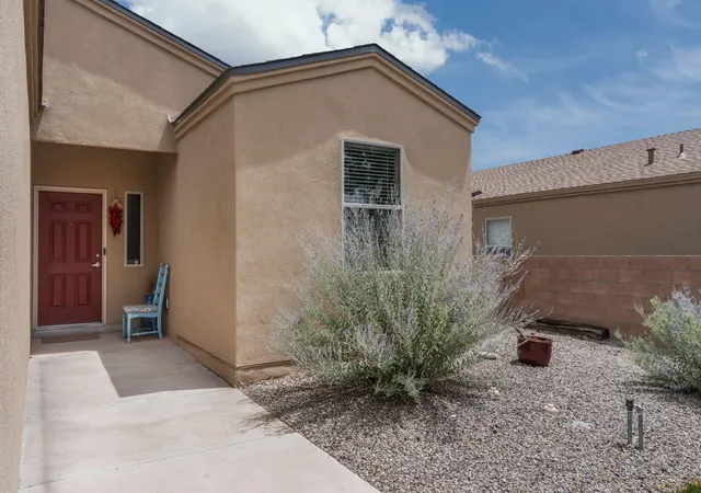 Photo 3 of Sale Pending at 1781 Camino Rustica Sw, Los Lunas, NM 87031 | MLS# 1109300 | Listing updated on 2026-09-01