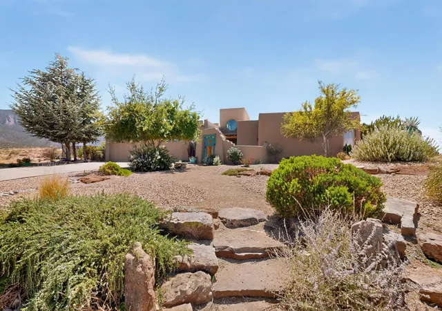 Photo 4 of Sale Pending at 26 Dusty Trl Dr, Placitas, NM 87043 | MLS# 1109329 | Listing updated on 2026-08-21