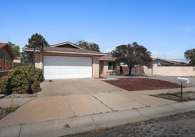 Photo 4 of Sale Pending at 9101 Suncrest Ave SW, Albuquerque, NM 87121 | MLS# 1109387 | Listing updated on 2026-08-24