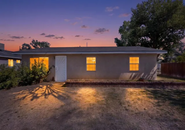 Photo 4 of Sale Pending at 1401 Vista Del Rio Rd SW, Albuquerque, NM 87105 | MLS# 1109384 | Listing updated on 2026-08-22