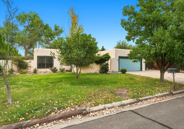 Photo 3 of Single family home for sale at 3219 La Mancha Dr Nw, Albuquerque, NM 87104 | MLS# 1109412 | Listing updated on 2026-08-28