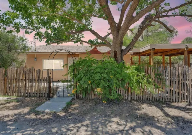 Photo 1 of Sale Pending at 865 Arthur Dr Sw, Albuquerque, NM 87105 | MLS# 1109415 | Listing updated on 2026-08-29