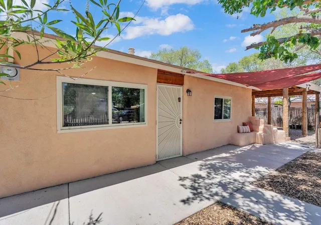 Photo 3 of Sale Pending at 865 Arthur Dr Sw, Albuquerque, NM 87105 | MLS# 1109415 | Listing updated on 2026-08-29