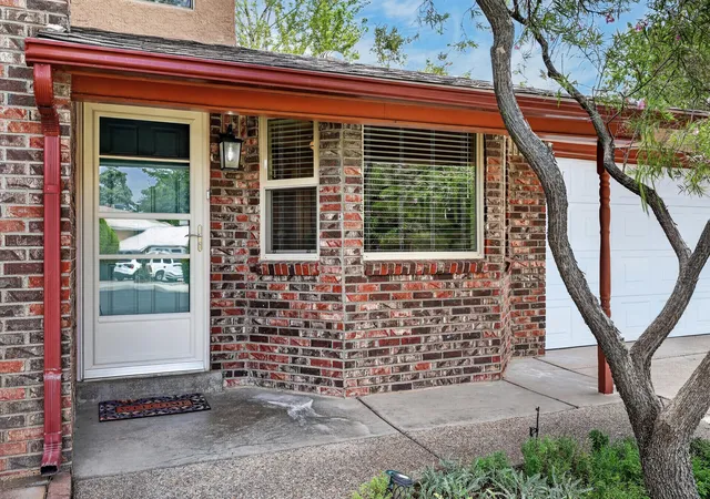 Photo 3 of Sale Pending at 4712 Oahu Dr NE, Albuquerque, NM 87111 | MLS# 1109534 | Listing updated on 2026-08-25