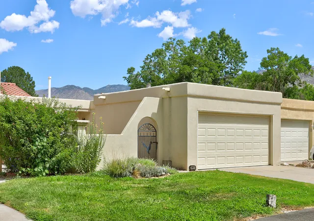 Townhouse for sale at 608 Meadow Green Ct Se, Albuquerque, NM 87123 | MLS# 1109579
