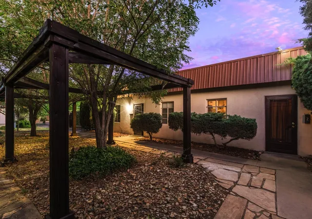 Photo 1 of Multi family home for sale at 533 Valencia Dr Se, Albuquerque, NM 87108 | MLS# 1109654 | Listing updated on 2026-08-27