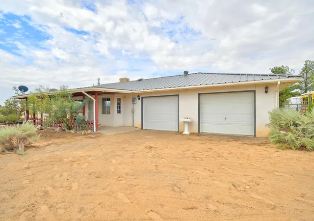 Photo 1 of Single family home for sale at 21 San Fernando Ave, Los Lunas, NM 87031 | MLS# 1109657 | Listing updated on 2026-08-23