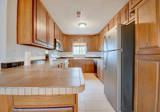 Photo 4 of Single family home for sale at 21 San Fernando Ave, Los Lunas, NM 87031 | MLS# 1109657 | Listing updated on 2026-09-28