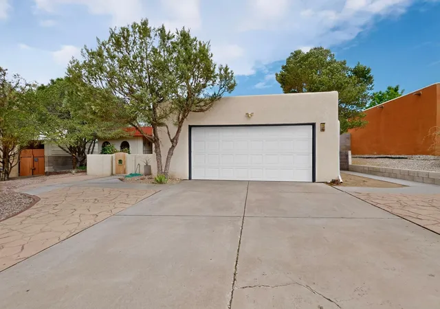 Photo 2 of Single family home for sale at 9919 Academy Knolls Dr Dr Ne, Albuquerque, NM 87111 | MLS# 1109731 | Listing updated on 2026-08-26