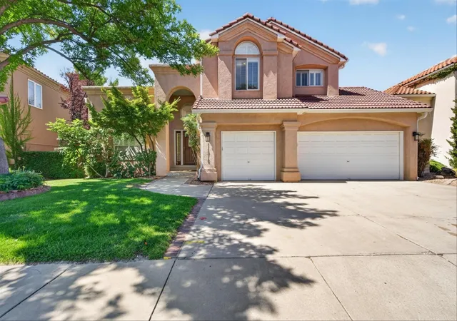Photo 2 of Sale Pending at 11316 Woodmar Ln Ne, Albuquerque, NM 87111 | MLS# 1109835 | Listing updated on 2026-08-28