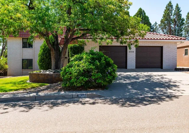 Photo 2 of Single family home for sale at 2532 N Harold Pl Ne, Albuquerque, NM 87106 | MLS# 1109865 | Listing updated on 2026-08-27